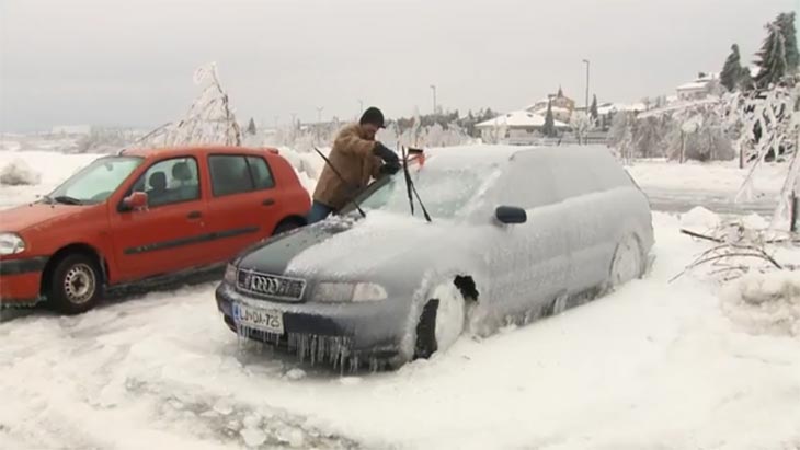 Ледяной дождь в ростове на дону. Толкают авто ледяной дождь. Машину сковал ледяной дождь.